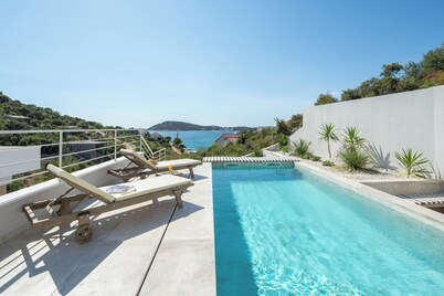 SEA VIEW VILLA WITH POOL - YOUR PRIVATE OASIS 