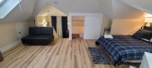 Iron/ironing board, Internet, bed sheets - Spacious 5-bedroom house in gorgeous Rochester with AC (Rochester)