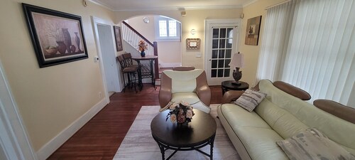 Spacious 5-bedroom house in gorgeous Rochester with AC