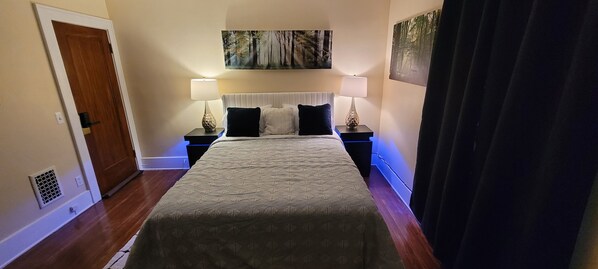 Iron/ironing board, Internet, bed sheets - Spacious 5-bedroom house in gorgeous Rochester with AC (Rochester)