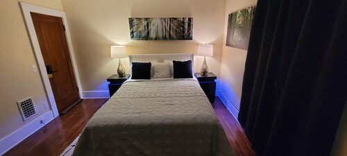 Spacious 5-bedroom house in gorgeous Rochester with AC