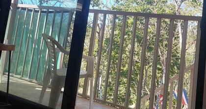 Relaxing 1 Bedroom Jungle Accomodation w/ Fast WiFi in Montezuma CR