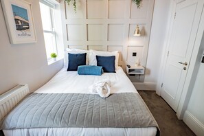 1 bedroom, iron/ironing board, internet, bed sheets - Seaside Getaway in Howth (Howth)