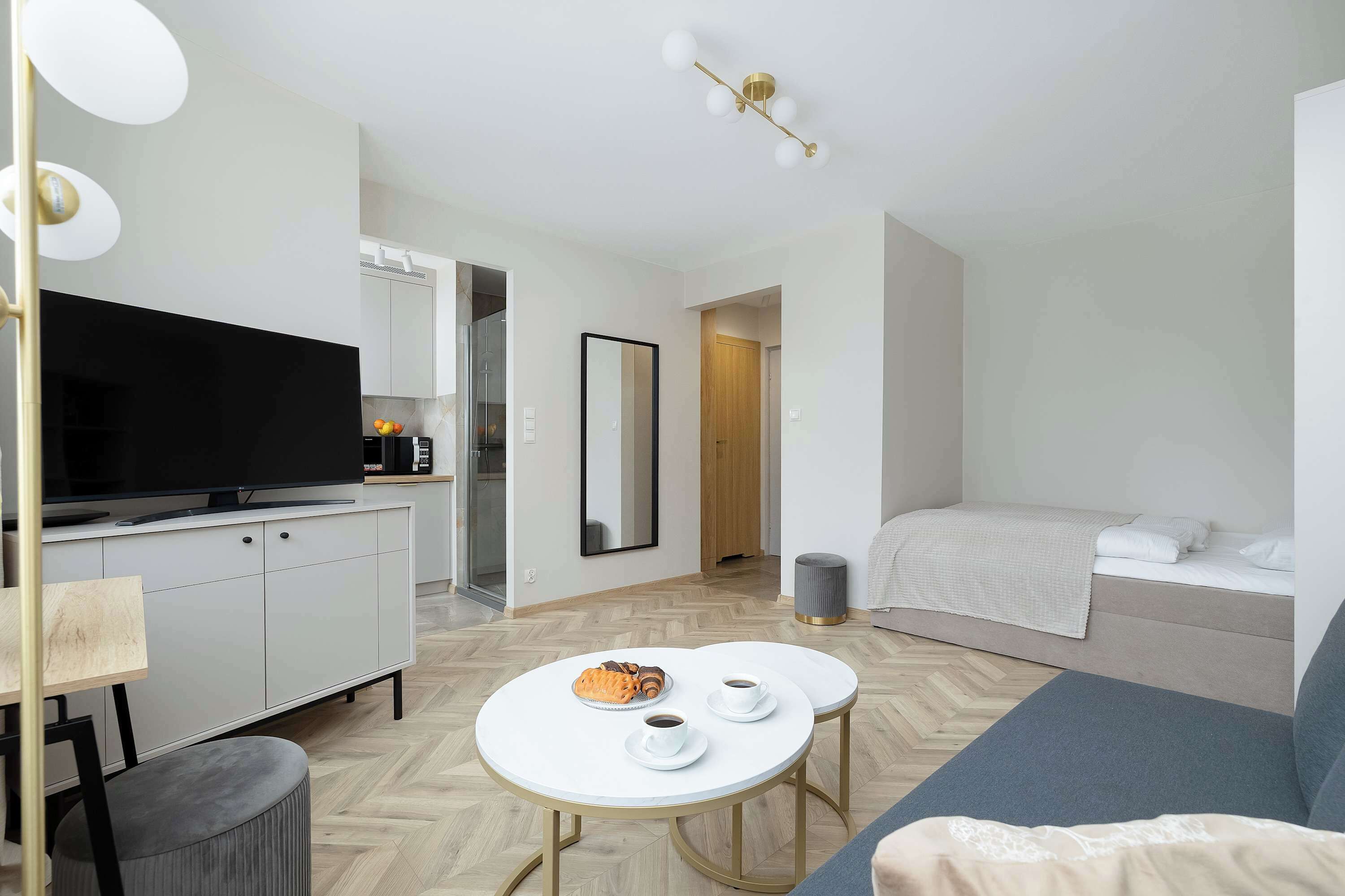 Skrivbord, strykjärn/strykbräda, resesäng och wi-fi