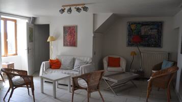 Lecteur de DVD, table de tennis de table