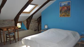 4 bedrooms, iron/ironing board