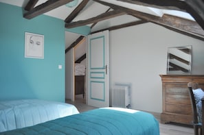 4 bedrooms, iron/ironing board