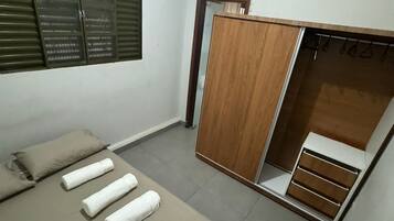 熨斗/熨衣板、WiFi、床单