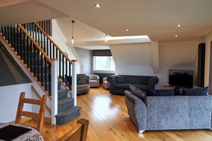 Apartment, 3 Bedrooms (Mendip View) | Living area | 32-inch flat-screen TV with digital channels - Bathway Farm (Radstock)