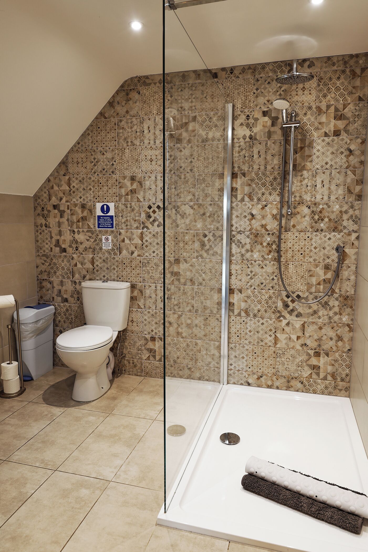 Apartment, 3 Bedrooms (Mendip View) | Bathroom | Towels