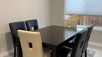 House, 3 Bedrooms, Balcony | Dining room