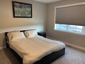 House, 3 Bedrooms, Balcony | 3 bedrooms - New Townhouse in Red Deer -family Retreat (Red Deer)