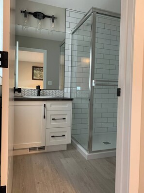 House, 3 Bedrooms, Balcony | Bathroom - New Townhouse in Red Deer -family Retreat (Red Deer)