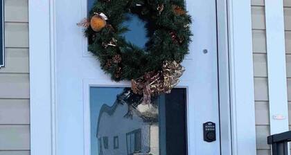 New Townhouse in Red Deer -family Retreat