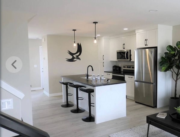 House, 3 Bedrooms, Balcony | Interior - New Townhouse in Red Deer -family Retreat (Red Deer)