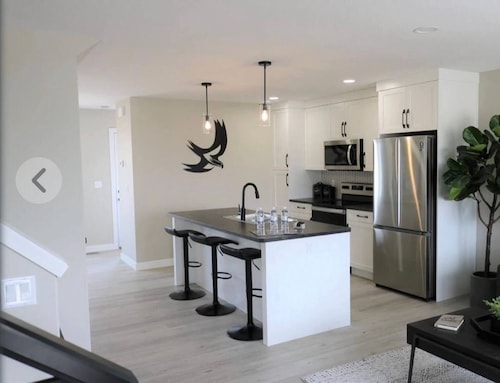 New Townhouse in Red Deer -family Retreat