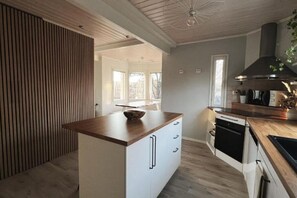 Micro-ondes, four, plaque de cuisson, lave-vaisselle