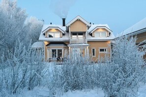 Exterior - Winter Wonderland Home – Cozy Villa with Sauna, Hot Tub & Garden in Rovaniemi (Rovaniemi)