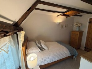 Bügeleisen/Bügelbrett, Internetzugang, Bettwäsche