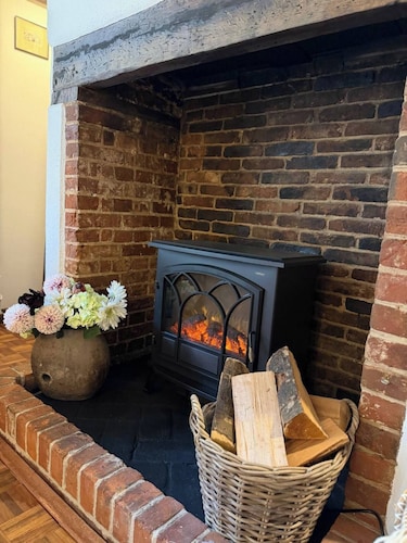 Pretty town cottage in Harleston, Norfolk. Pet friendly.