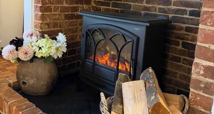 Pretty town cottage in Harleston, Norfolk. Pet friendly.
