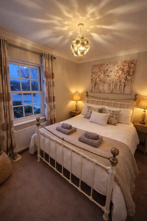 3 bedrooms, iron/ironing board, travel cot, free WiFi