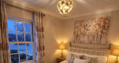 THE GARDEN COTTAGE the Glebe. Countryside retreat Hot tub-pet & family friendly!