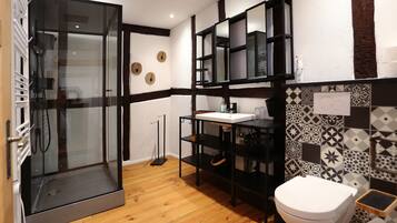 淋浴设施、吹风机、毛巾