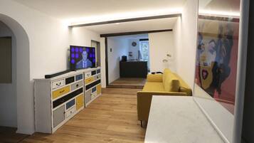 Fernseher, Kamin