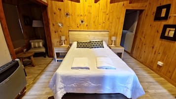 Romantic Loft, Partial Lake View | In-room safe, blackout drapes, free WiFi, bed sheets