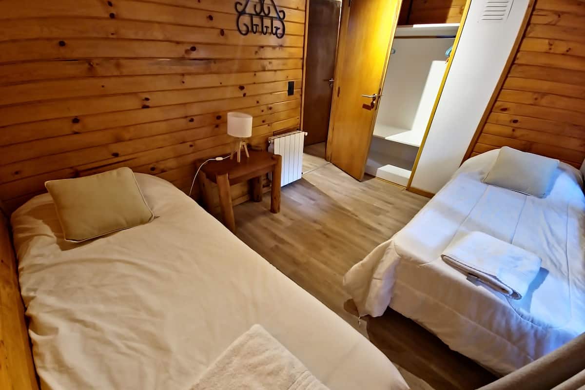 Cabaña panorámica, vistas al complejo turístico | Caja fuerte, cortinas opacas, wifi gratis