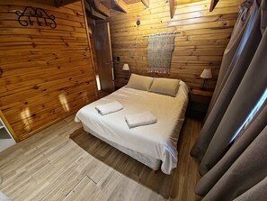 In-room safe, blackout curtains, free WiFi, bed sheets - Cabañas El Remanso (Puerto Manzano)