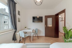 Bügeleisen/Bügelbrett, Internetzugang, Bettwäsche