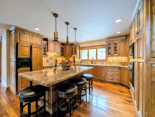 NEW! Elite Stay: Private Hot Tub + Resort Pool