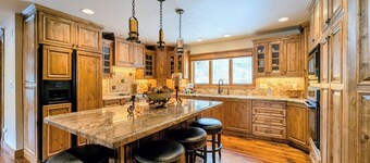 NEW! Elite Stay: Private Hot Tub + Resort Pool