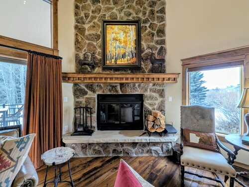 NEW! Elite Stay: Private Hot Tub + Resort Pool