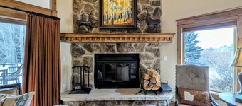 NEW! Elite Stay: Private Hot Tub + Resort Pool