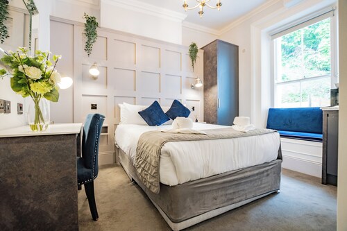 Charming Suite at the Marina