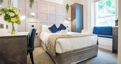 Charming Suite at the Marina