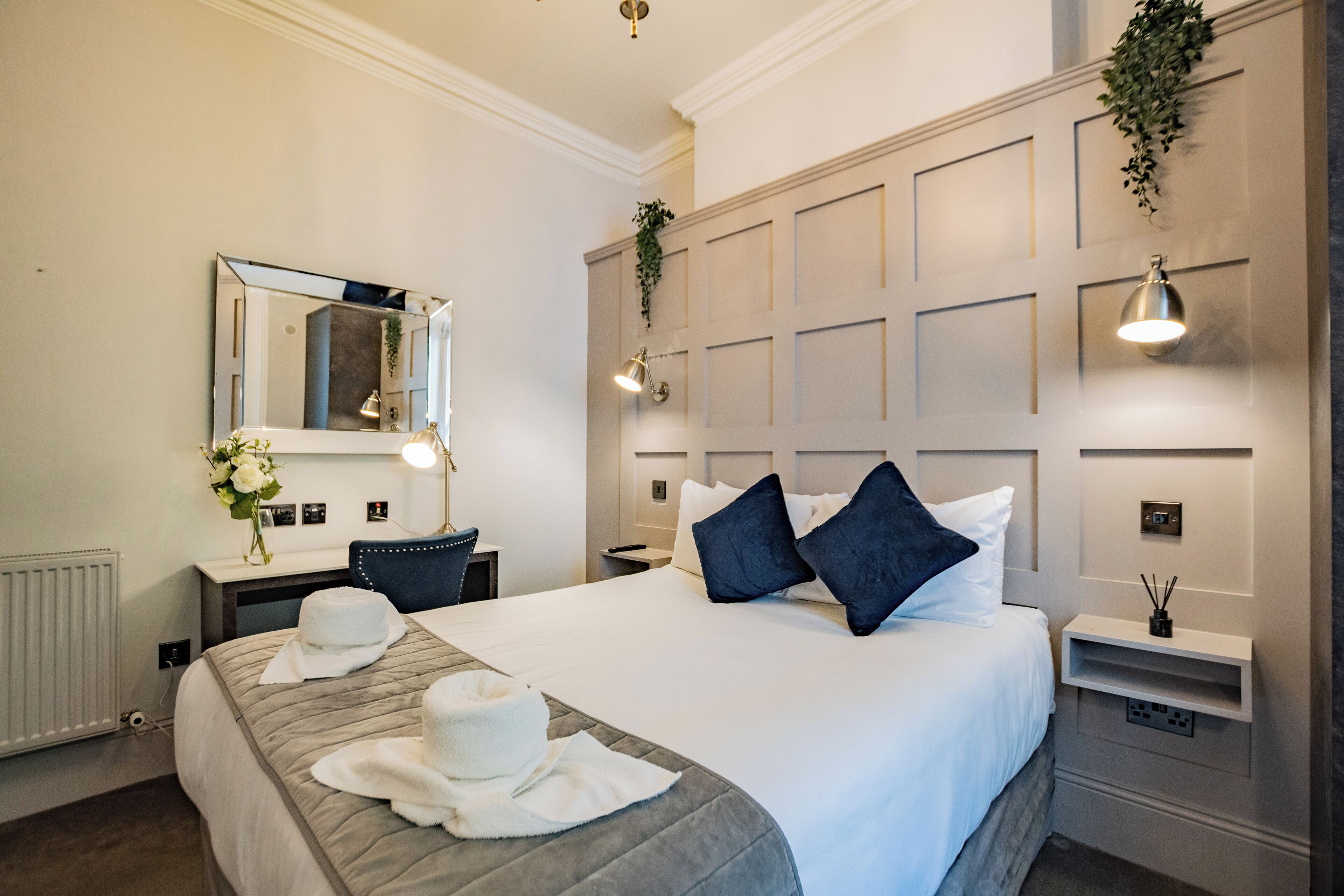 Iron/ironing board, internet, bed sheets