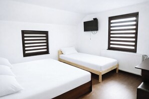 4 bedrooms, iron/ironing board, WiFi