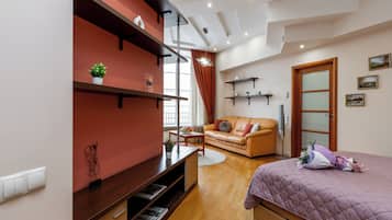 Deluxe Apartment, Non Smoking, Courtyard View | Hypo-allergenic bedding, iron/ironing board, free WiFi, bed sheets