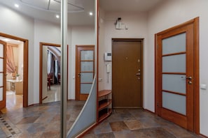 Deluxe Apartment, Non Smoking, Courtyard View | Living area | 30-inch flat-screen TV with satellite channels - 3-room apart near the shopping center (Minsk)