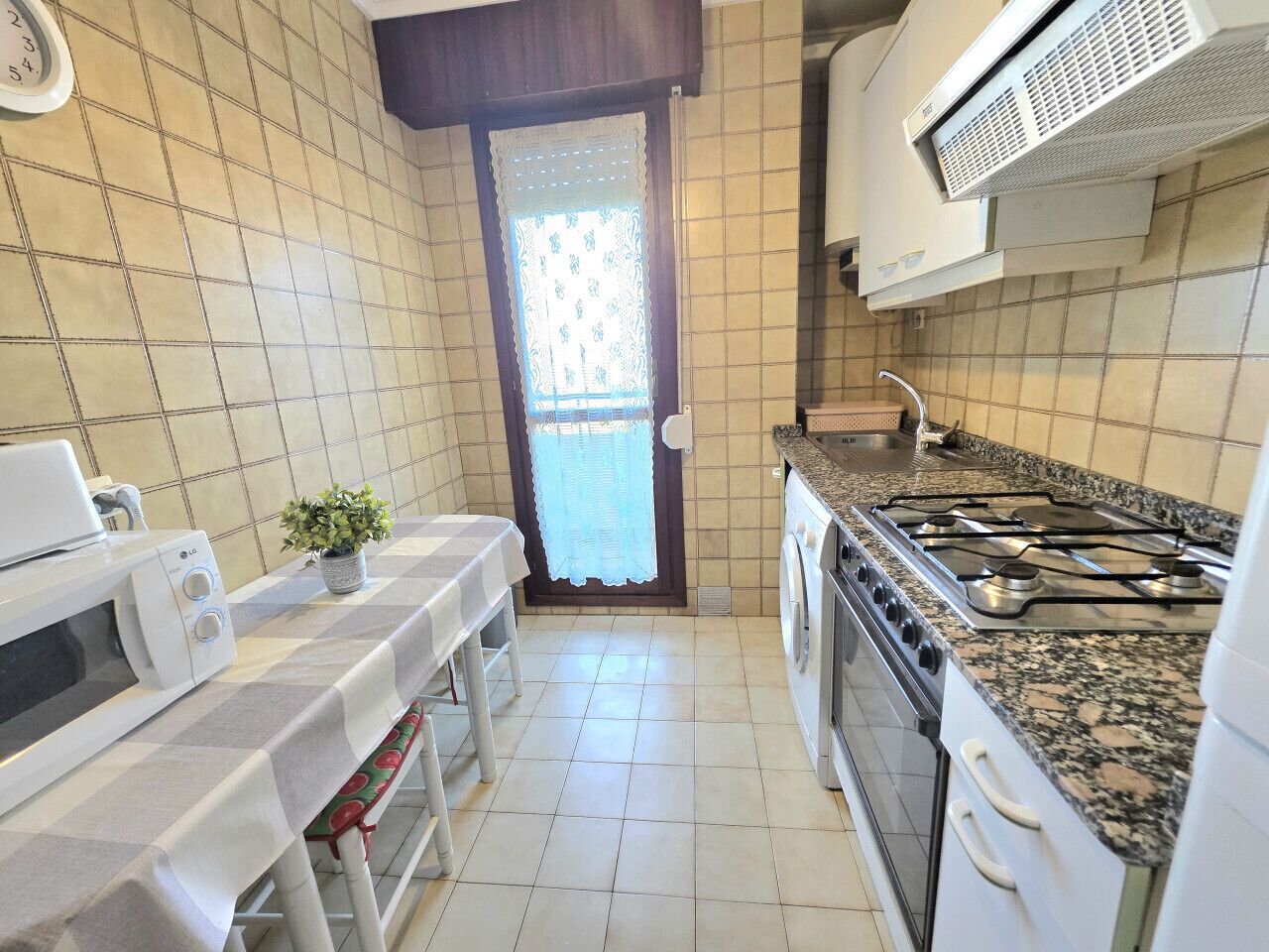 Macchina per tè/caffè, frigorifero, microonde, forno