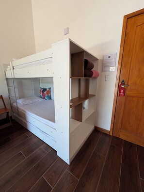 6 bedrooms, iron/ironing board, WiFi, bed sheets