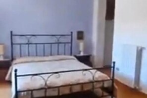2 dormitorios, tabla de planchar con plancha, wifi gratis y ropa de cama