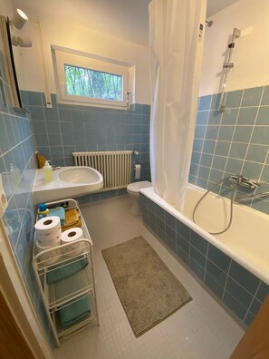 Shower, towels