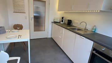 Kühlschrank, Ofen, Herdplatte, Geschirrspüler