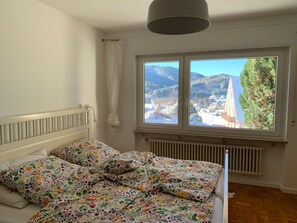 WiFi, bed sheets