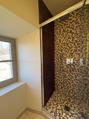 Shower, hair dryer, towels, soap - MAS EN CAMARGUE (Arles)